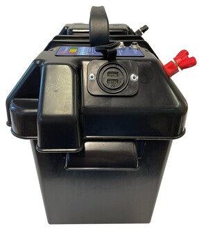 AKKULAATIKKO VIRRAN ULOSOTOLLA