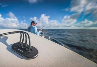 DECKSEAL MATALAPROFIILINEN KAAPELIN LÄPIVIENTI, MUSTA