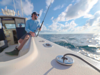 DECKSEAL MINI MATALAPROFIILINEN KAAPELIN LÄPIVIENTI, PYÖREÄ, TERÄS