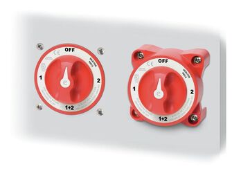 HD-SARJAN PÄÄVIRTAKYTKIN 1-2-OFF-BOTH, PUNAINEN