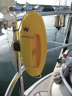 ITSETÄYTTYVÄ PELASTUSRENGAS LIFESAVER