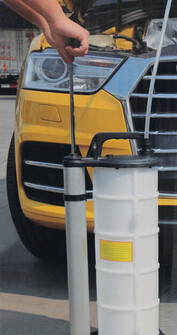 KÄSIKÄYTTÖINEN ÖLJYNVAIHTOPUMPPU 9 L.