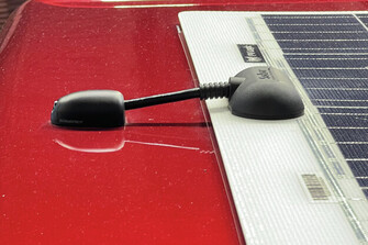 KAAPELIN LÄPIVIENTI 2-6MM, VAAKA-ASENTEINEN, MUSTA