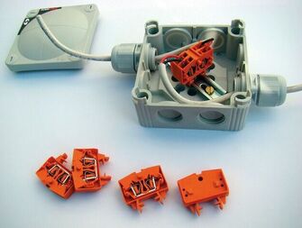 LIITÄNTÄRASIAN JOHTOTIIVISTESARJA