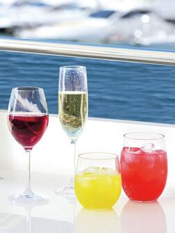 PARTY BOAT JUOMALASI KIRKAS