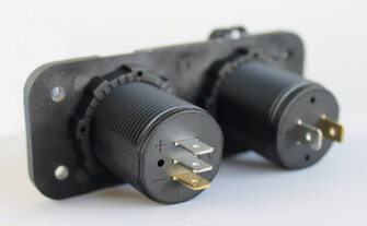 USB-PANEELI VOLTTIMITTARILLA