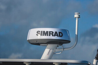 VALOMASTO TAAKSEPÄIN KALLISTUVAAN POWERTOWER JALKAAN, VALKOINEN